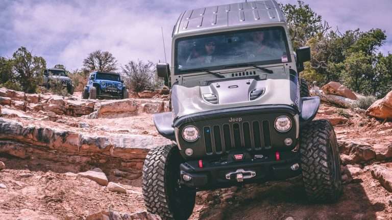 pic of Jeep wrangler Rubicon climbing