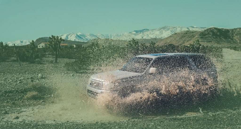 image Toyota 4Runner offroading in mud